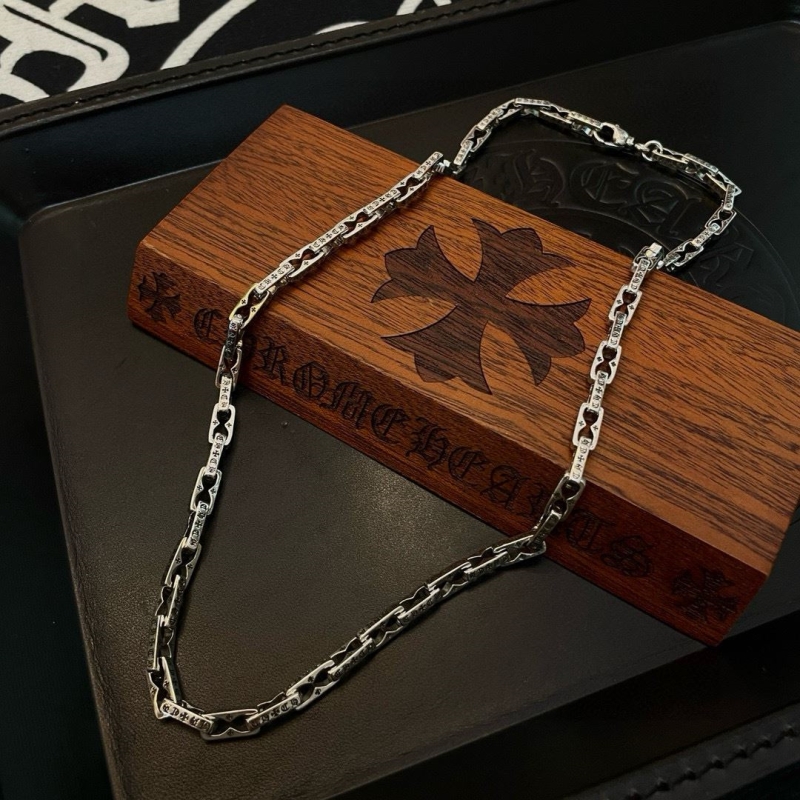 Ch*0me He**ts necklaces